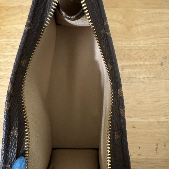 Louis Vuitton Monogram Clutch - Picture 10 of 14